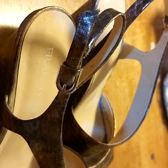 Gold/black sandals - Picture 3 of 3